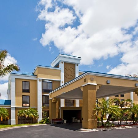 Holiday Inn Express Vero Beach-West I-95 By Ihg Buitenkant foto