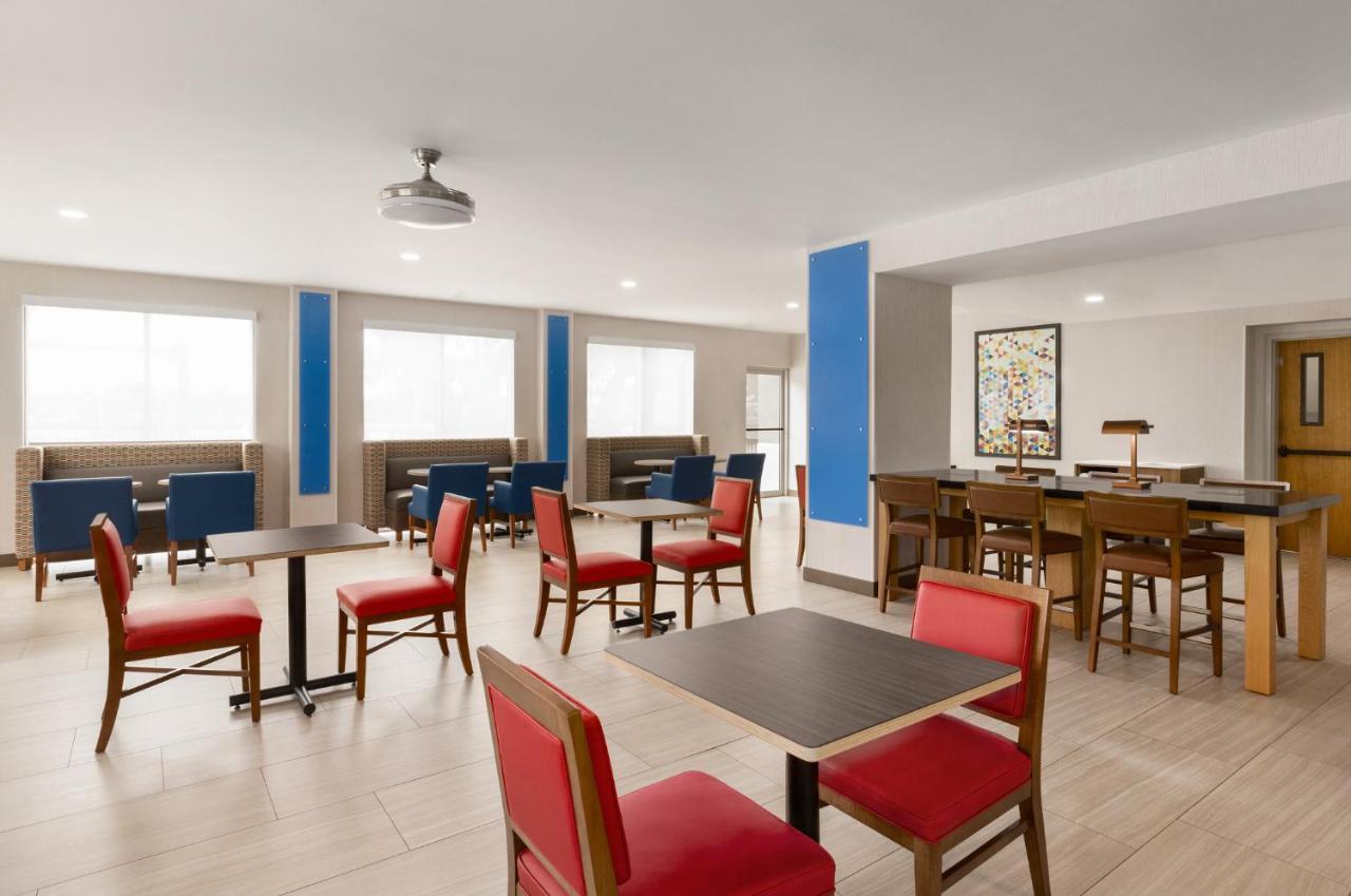 Holiday Inn Express Vero Beach-West I-95 By Ihg Buitenkant foto