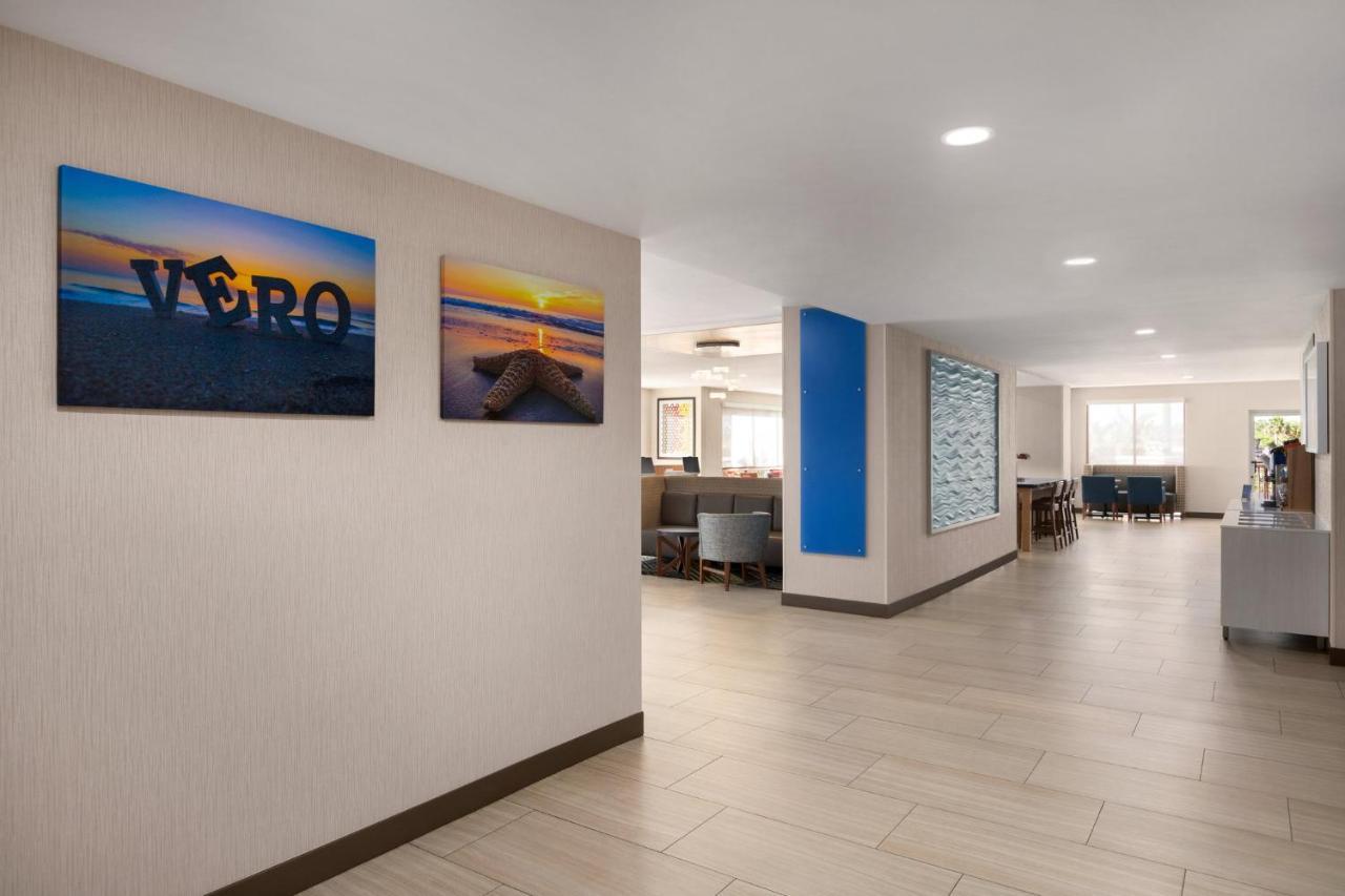 Holiday Inn Express Vero Beach-West I-95 By Ihg Buitenkant foto