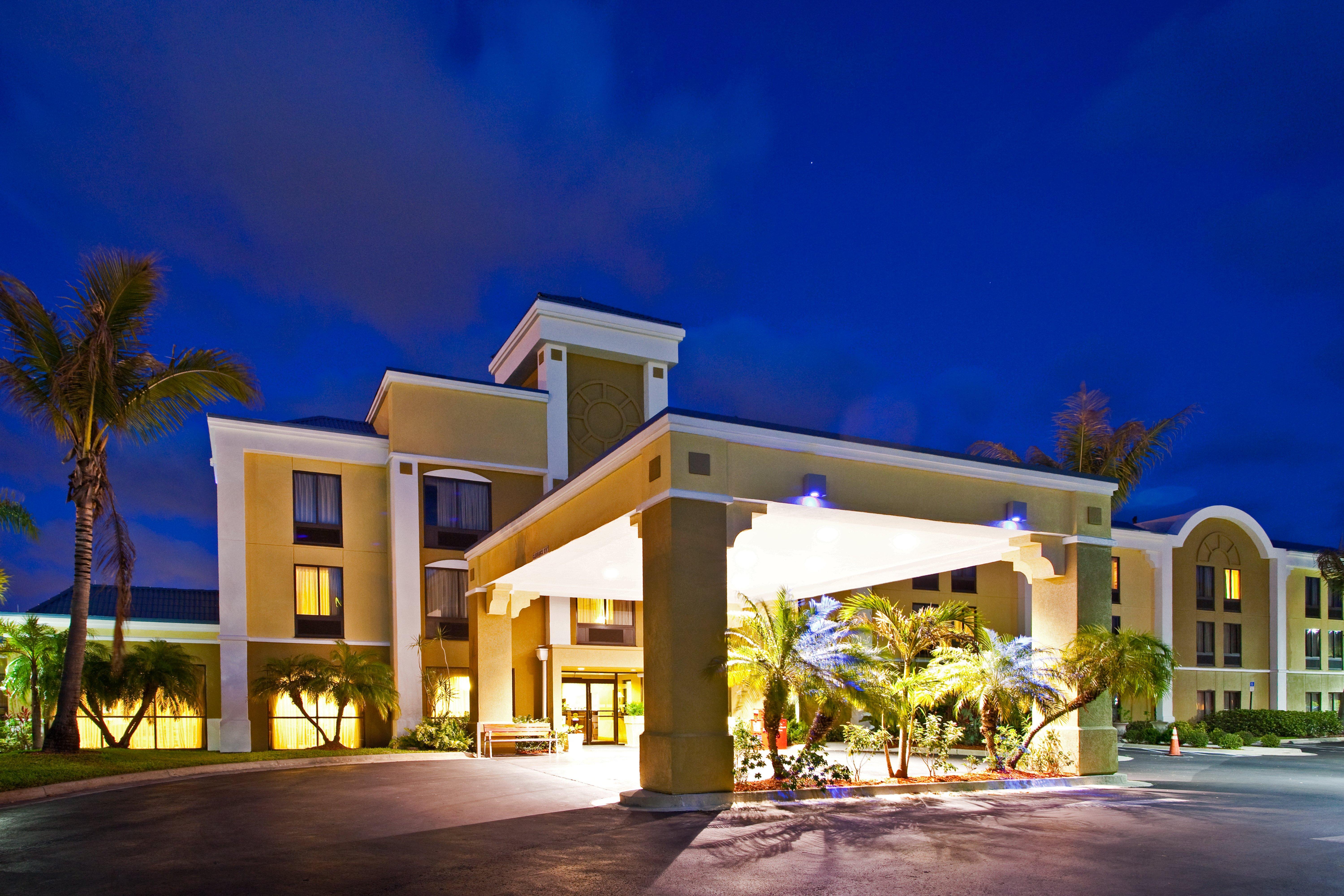 Holiday Inn Express Vero Beach-West I-95 By Ihg Buitenkant foto