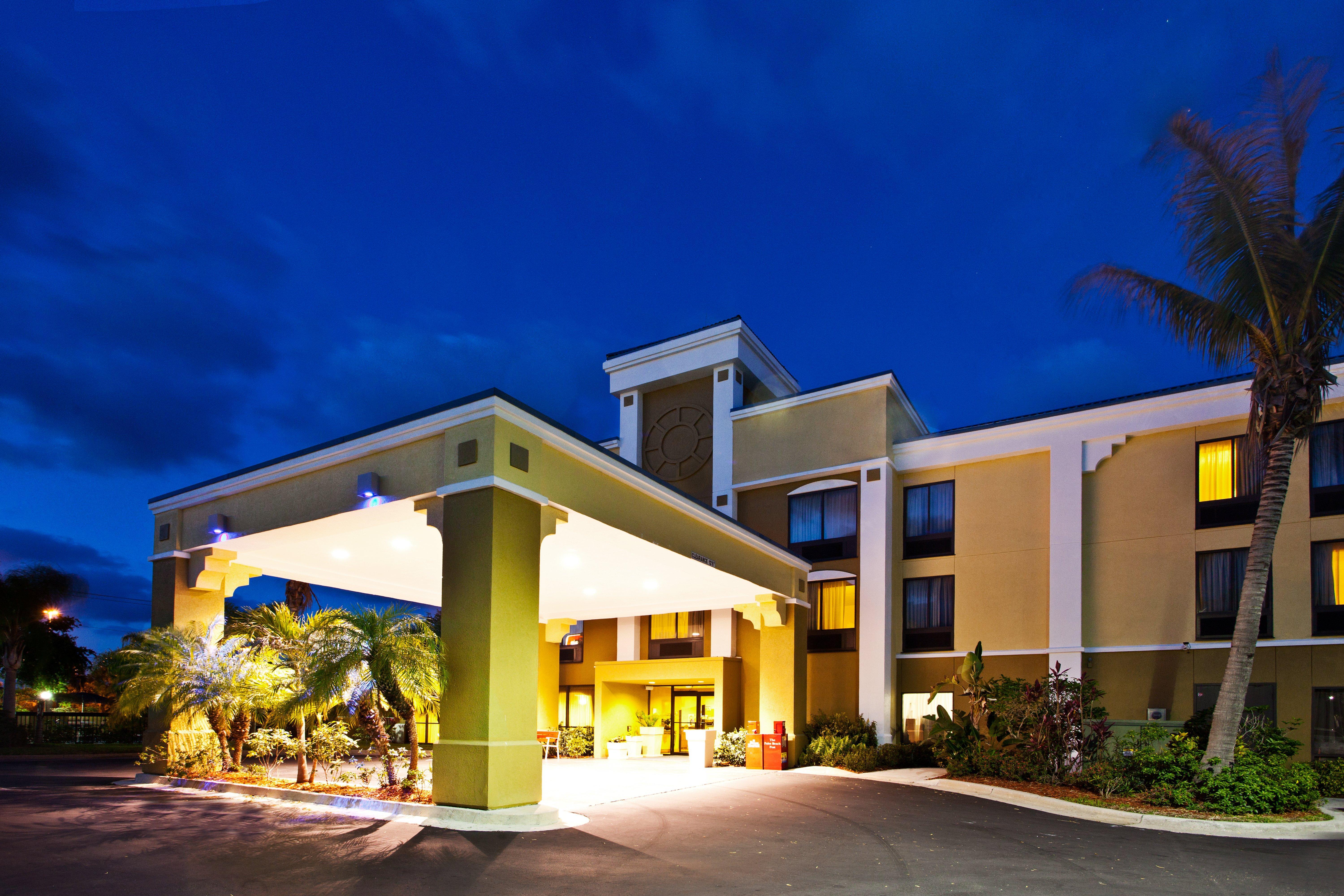 Holiday Inn Express Vero Beach-West I-95 By Ihg Buitenkant foto