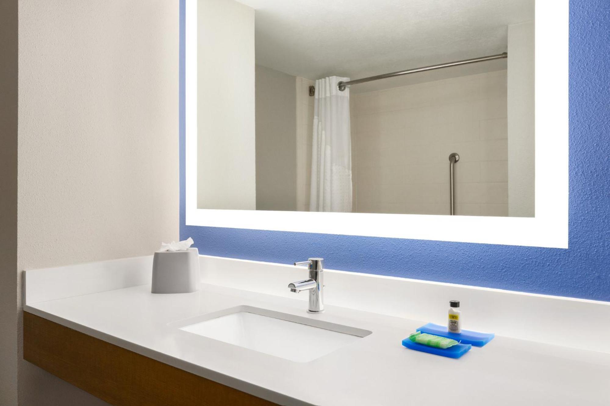 Holiday Inn Express Vero Beach-West I-95 By Ihg Buitenkant foto