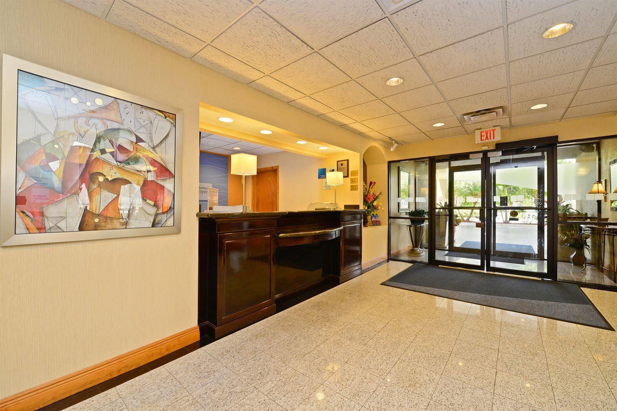 Holiday Inn Express Vero Beach-West I-95 By Ihg Buitenkant foto
