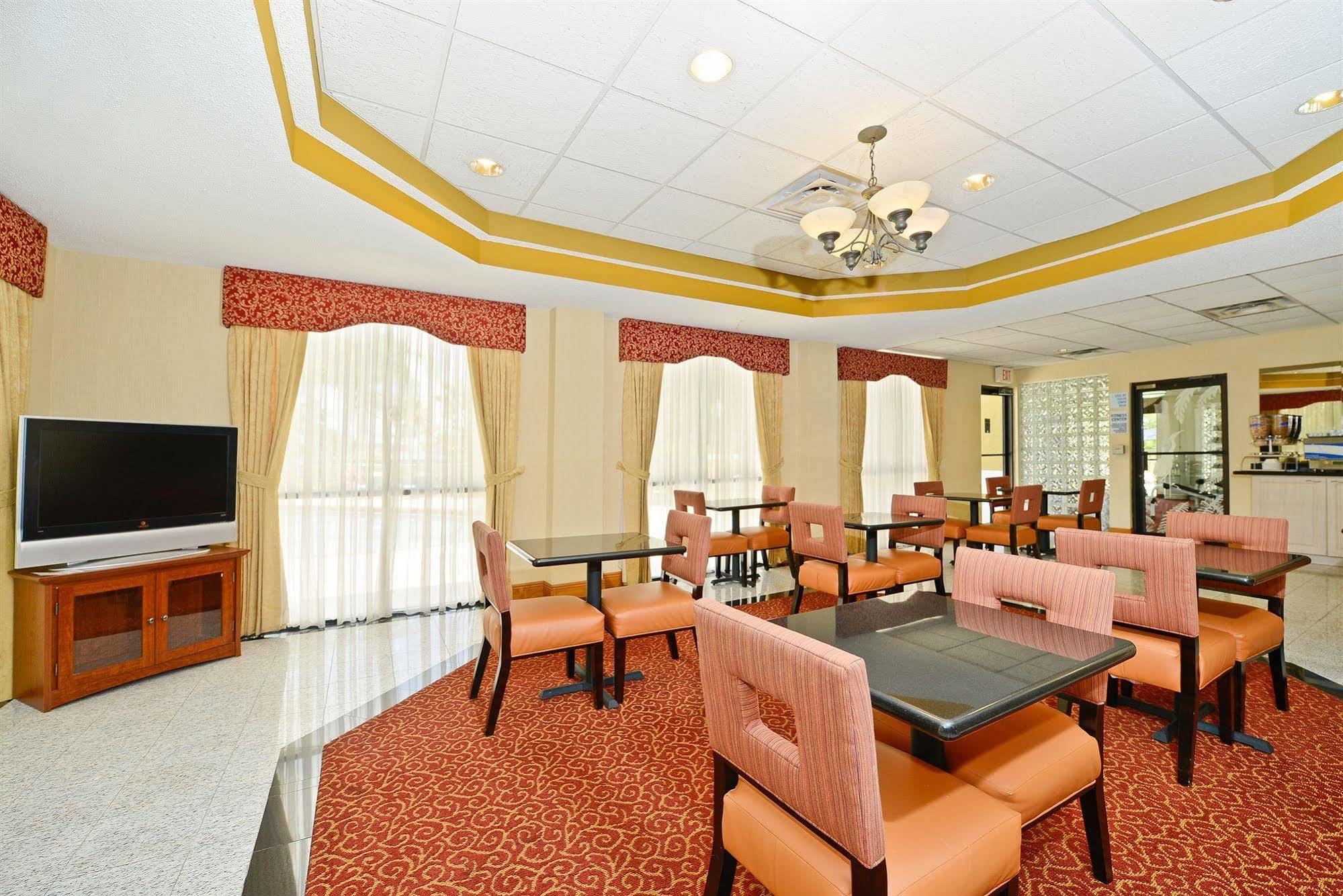 Holiday Inn Express Vero Beach-West I-95 By Ihg Buitenkant foto