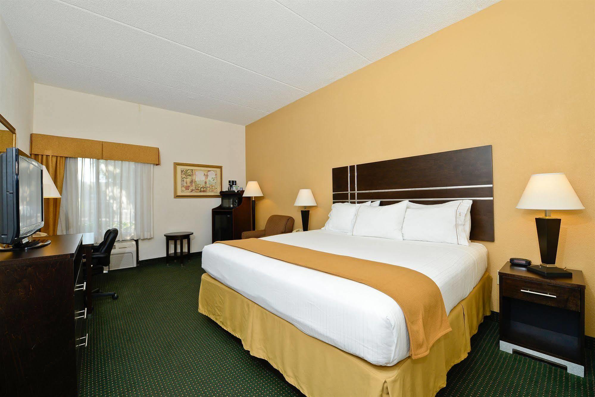 Holiday Inn Express Vero Beach-West I-95 By Ihg Buitenkant foto